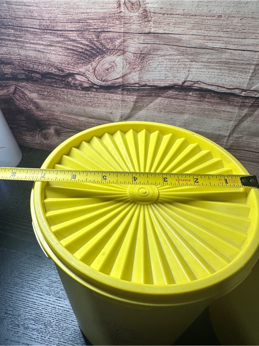 Set of 4 Tupperware Daffodil Yellow Servalier Canisters with Sunburst Lids - Picture 4 of 16
